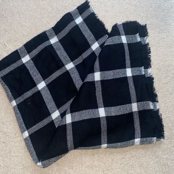 NWOT! Old Navy Plaid Blanket Scarf! - Picture 1 of 5